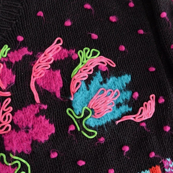 Vintage Black Knit with Neon Floral Yarn Design Crewneck Crop Sweater M - Picture 12 of 13